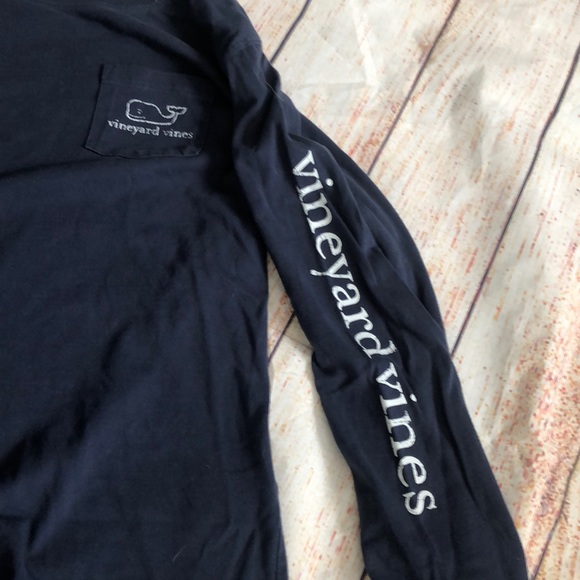 Vineyard vines shirt - Picture 2 of 3